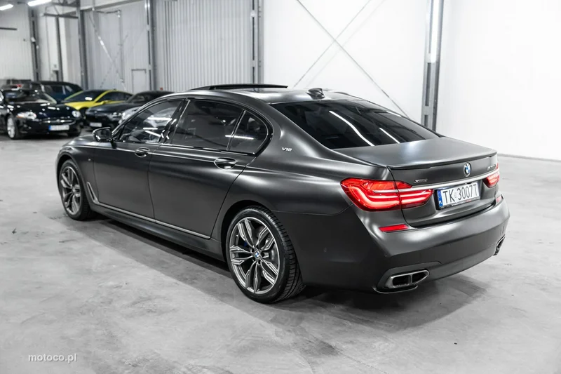 BMW M760 11