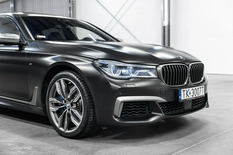 BMW M760 12