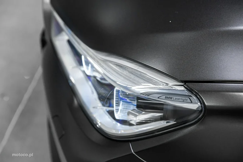 BMW M760 13