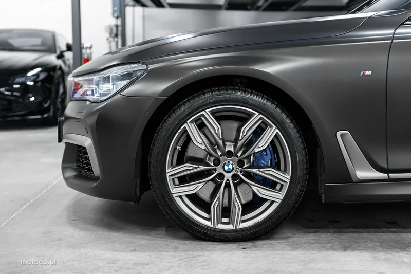 BMW M760 15