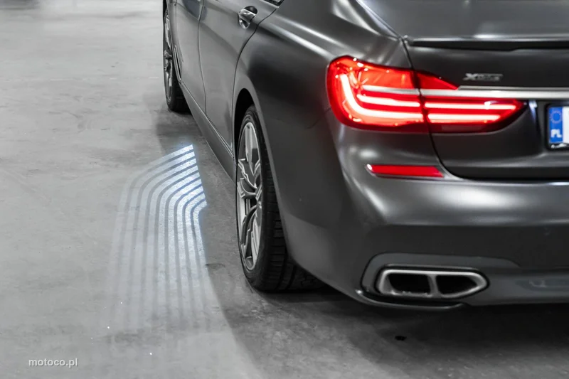 BMW M760 16