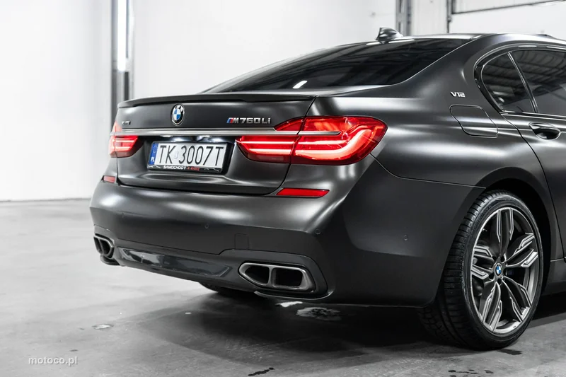 BMW M760 18