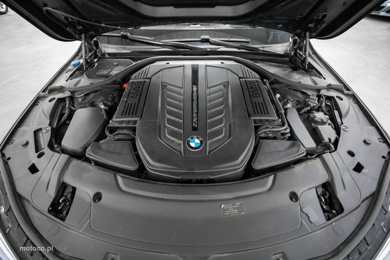 BMW M760 19