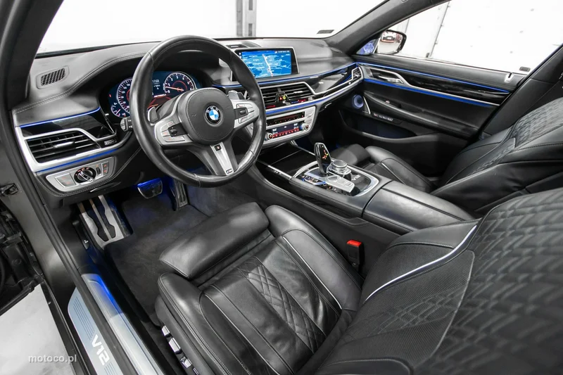 BMW M760 21