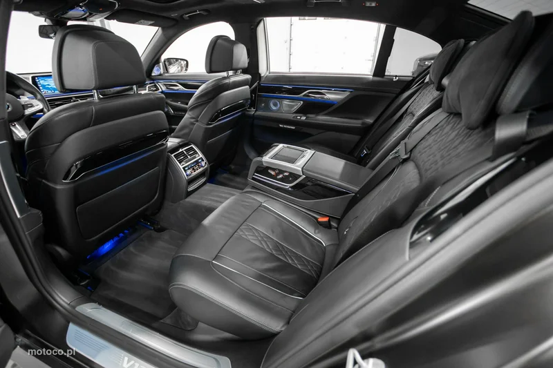 BMW M760 22