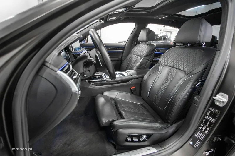 BMW M760 23