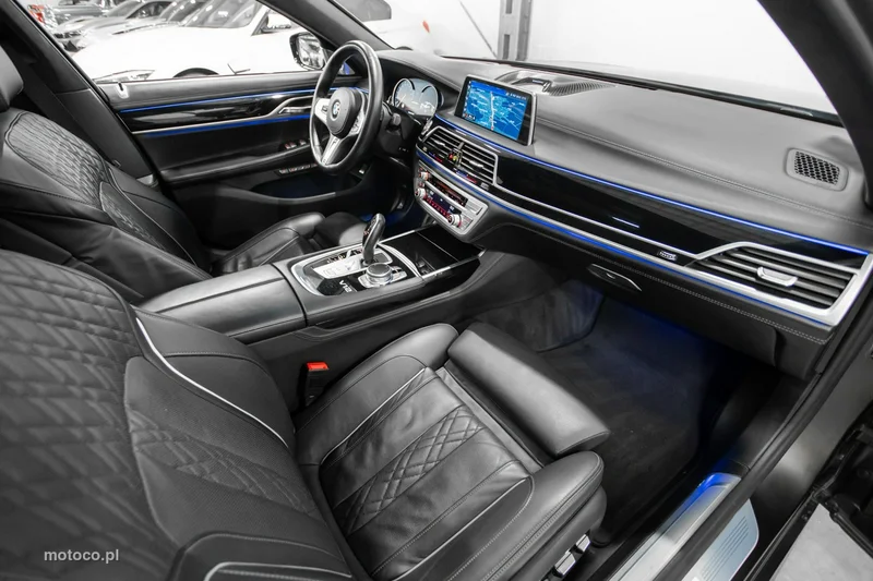 BMW M760 24