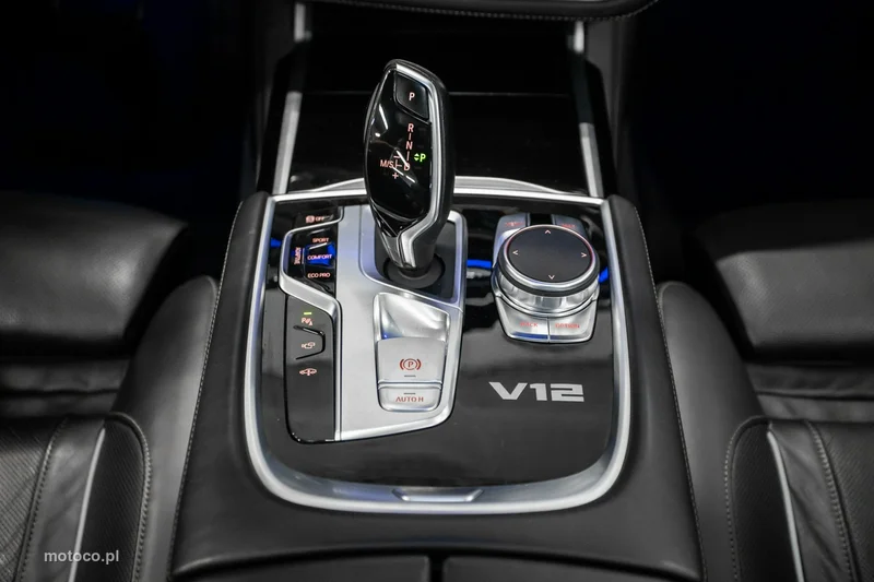 BMW M760 28