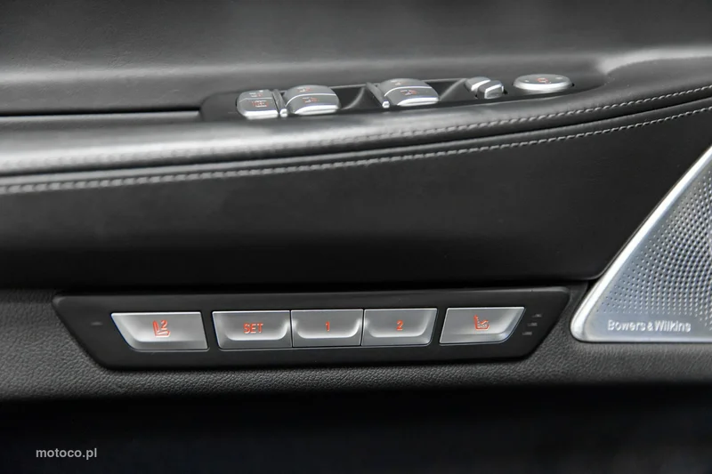 BMW M760 33