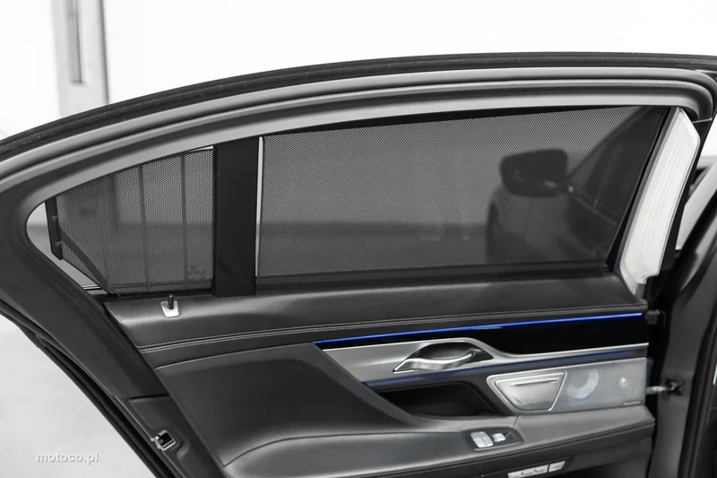 BMW M760 34