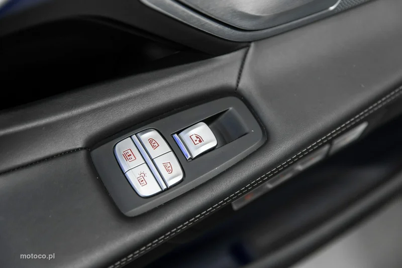BMW M760 35