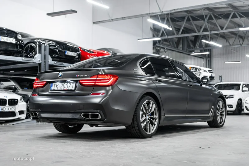 BMW M760 44