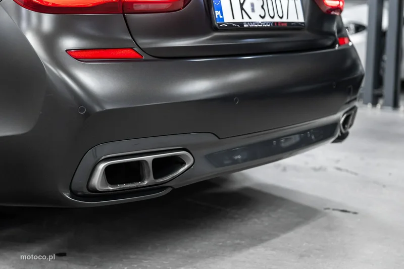 BMW M760 50
