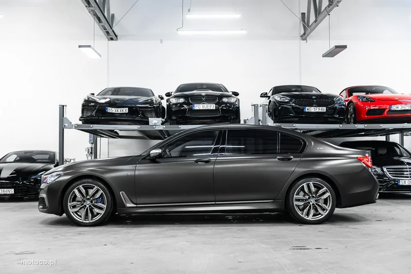 BMW M760 6