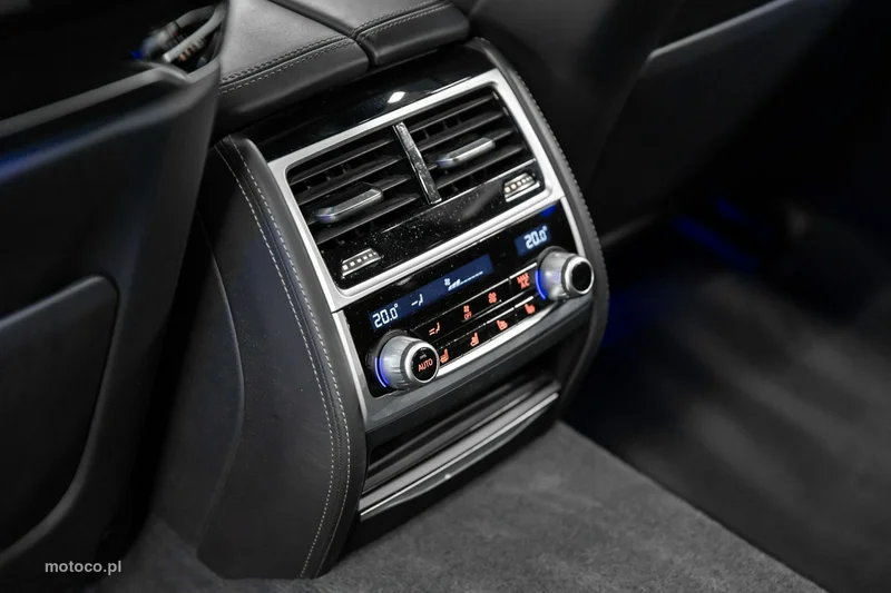 BMW M760 57