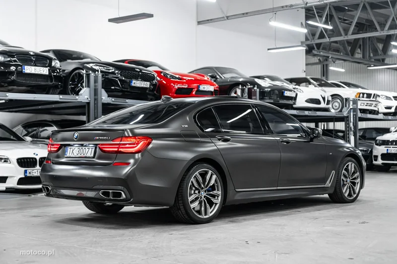 BMW M760 8