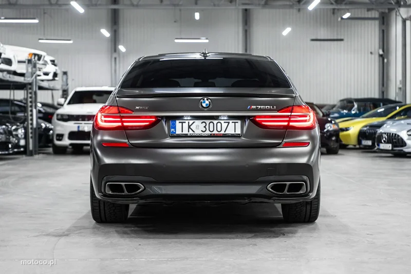 BMW M760 9