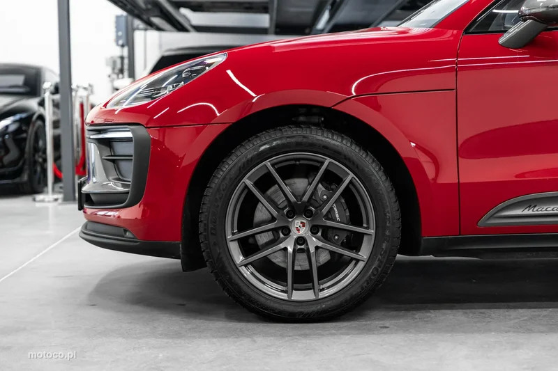 Porsche Macan 95B 12