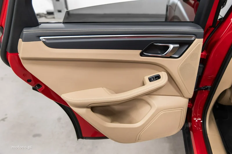 Porsche Macan 95B 33