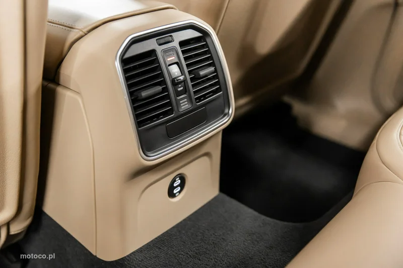 Porsche Macan 95B 35