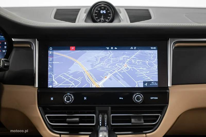 Porsche Macan 95B 46