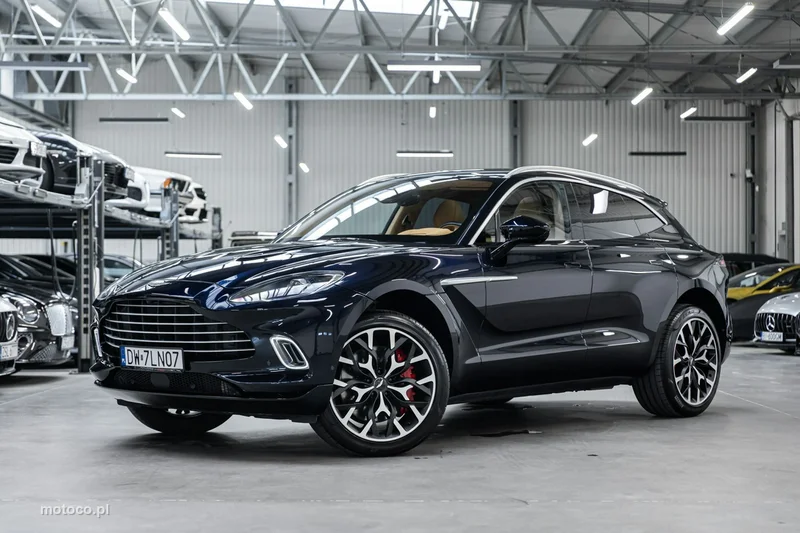 Aston Martin DBX 2