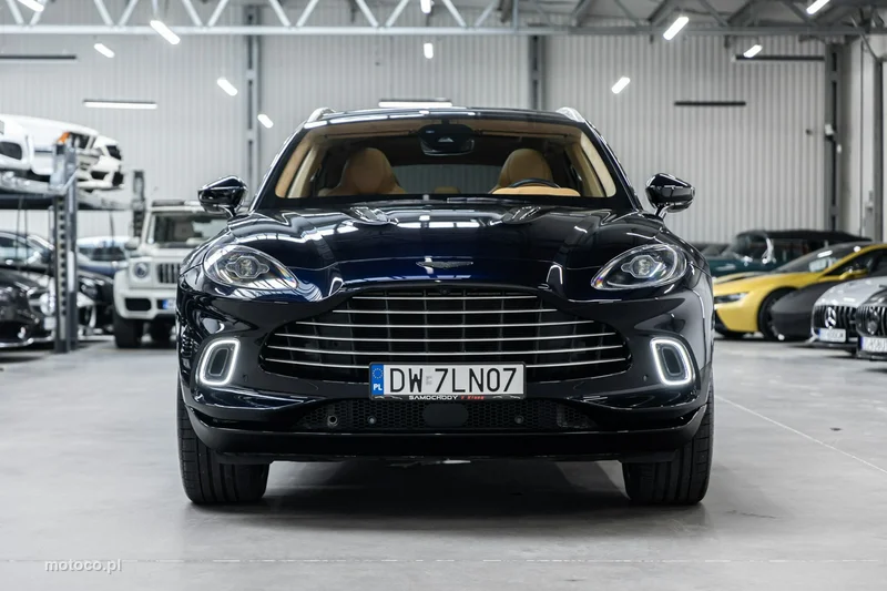 Aston Martin DBX 3