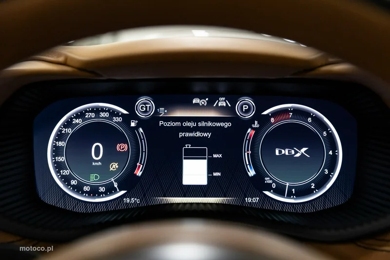 Aston Martin DBX 42
