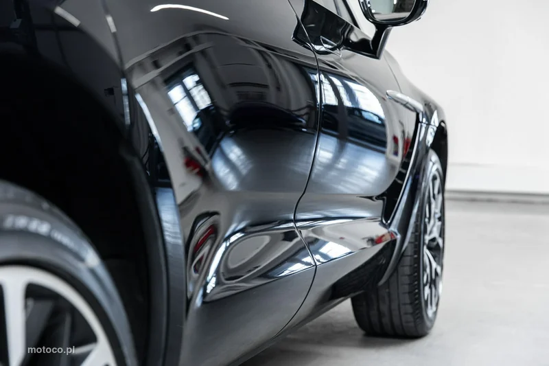 Aston Martin DBX 76