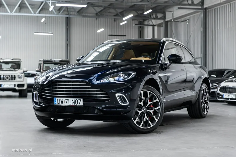 Aston Martin DBX 2