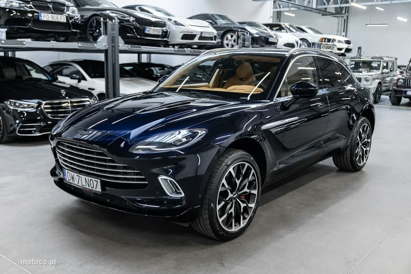 Aston Martin DBX 11