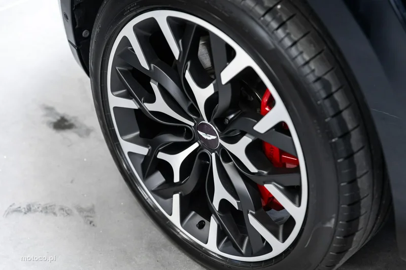 Aston Martin DBX 14