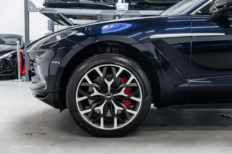 Aston Martin DBX 15