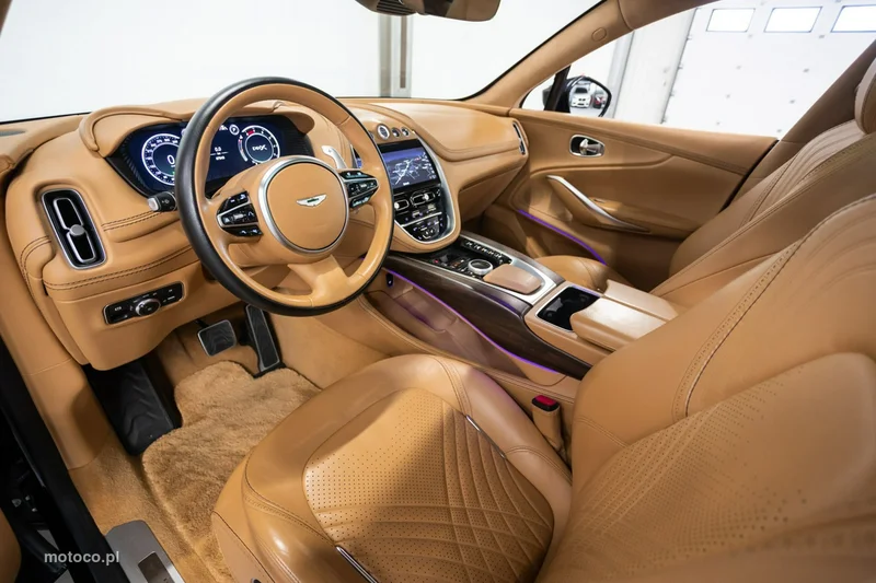 Aston Martin DBX 20