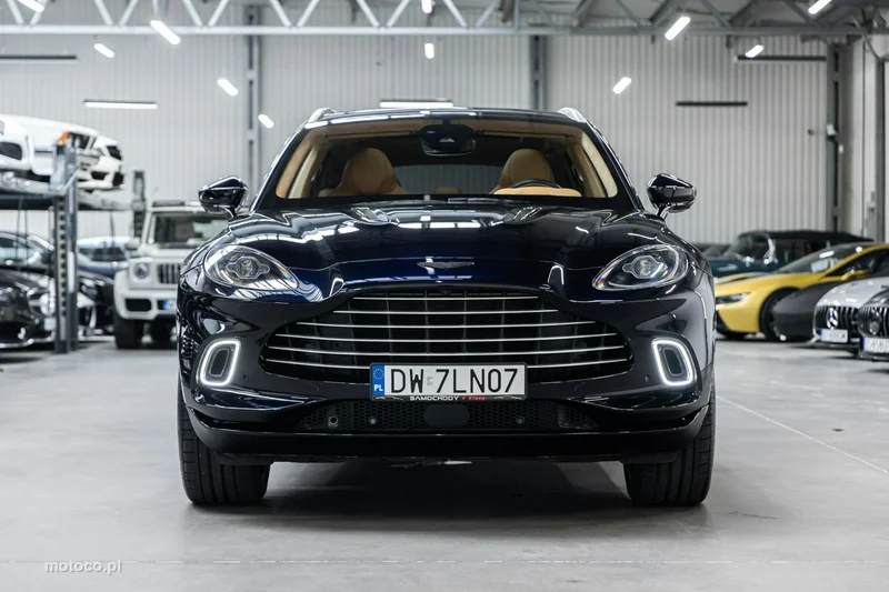 Aston Martin DBX 3