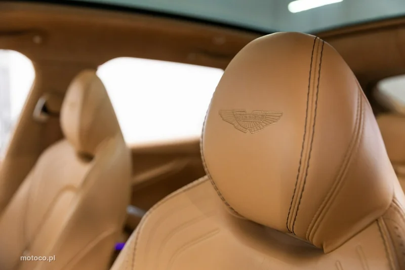 Aston Martin DBX 24