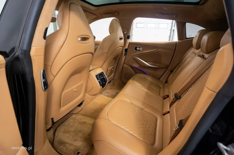 Aston Martin DBX 25