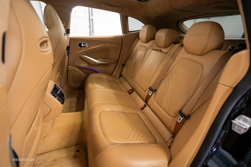 Aston Martin DBX 26