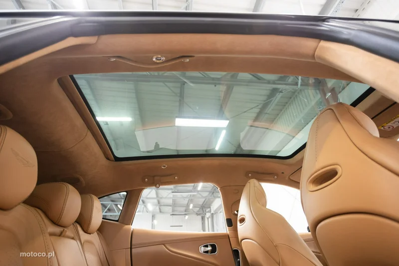 Aston Martin DBX 27