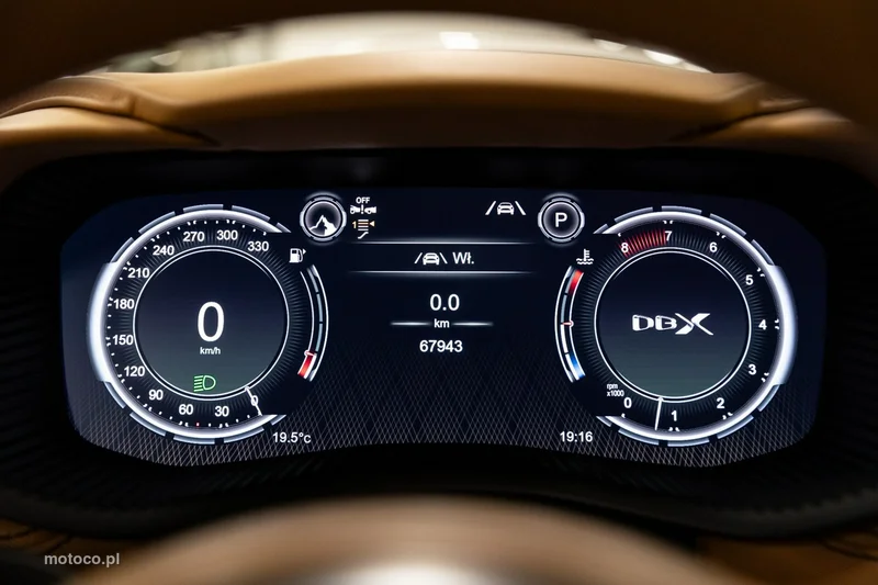 Aston Martin DBX 38