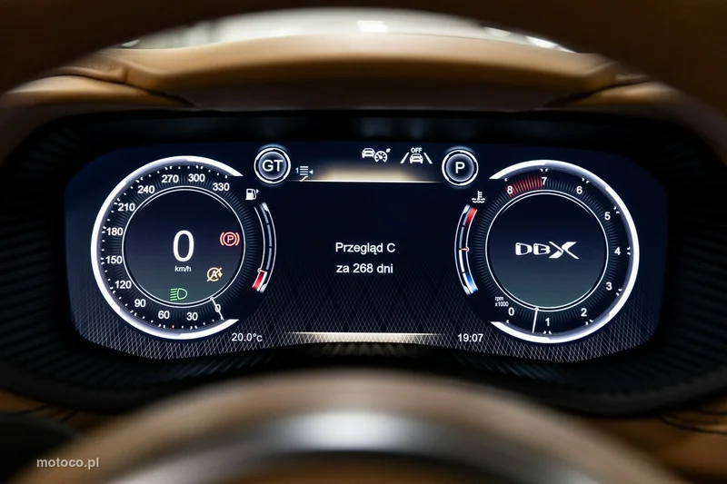 Aston Martin DBX 41