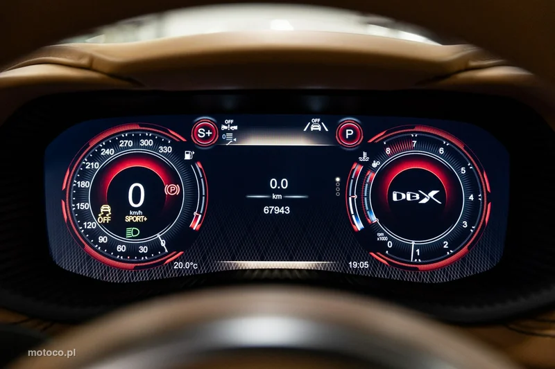 Aston Martin DBX 43