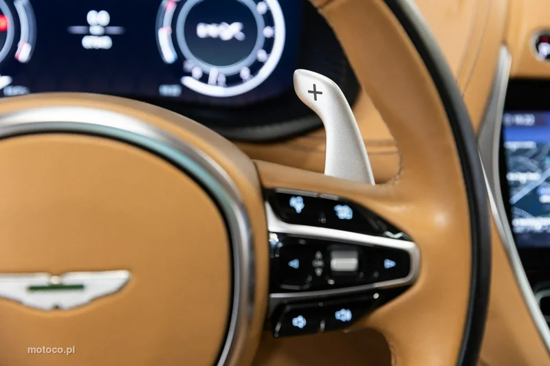 Aston Martin DBX 48