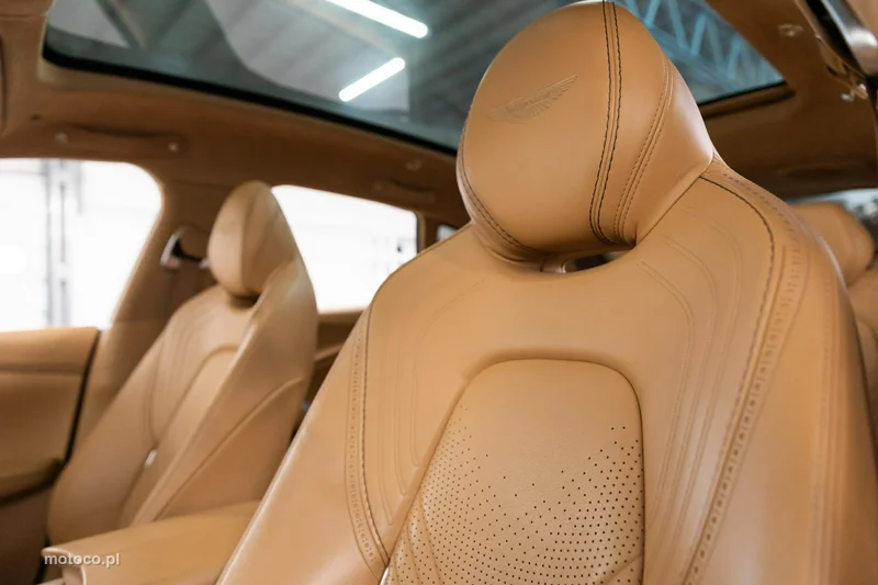 Aston Martin DBX 53