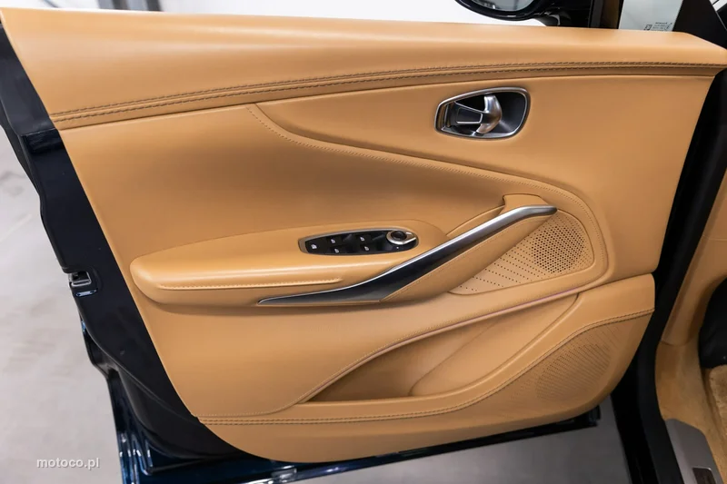Aston Martin DBX 58