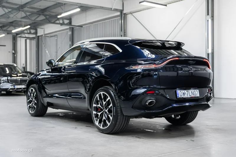 Aston Martin DBX 7