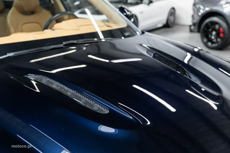 Aston Martin DBX 66