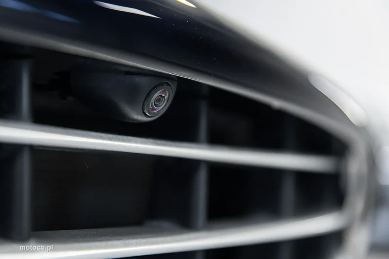 Aston Martin DBX 68