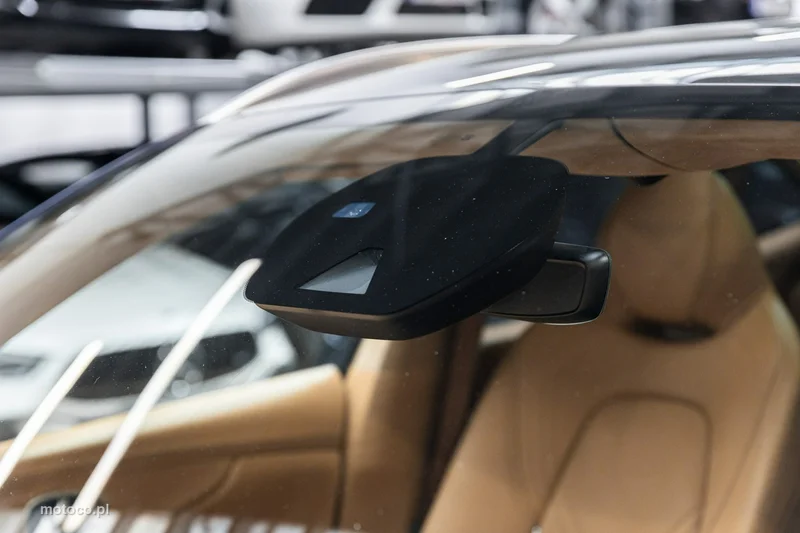 Aston Martin DBX 70