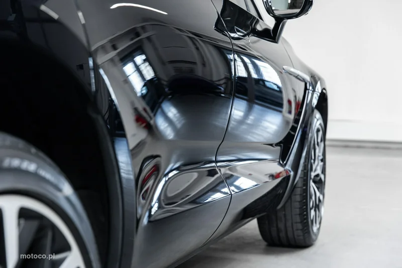 Aston Martin DBX 76